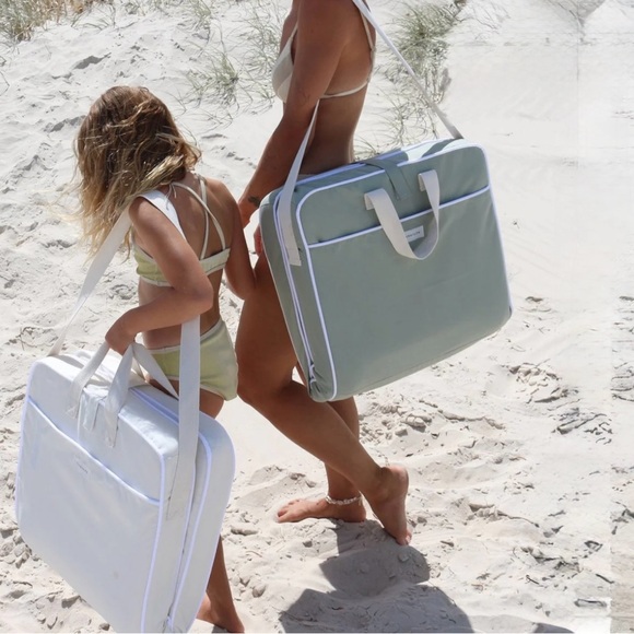 Sunny life Take Anywhere Folding Chair in La Palma Sage
$80 like new - Picture 1 of 16